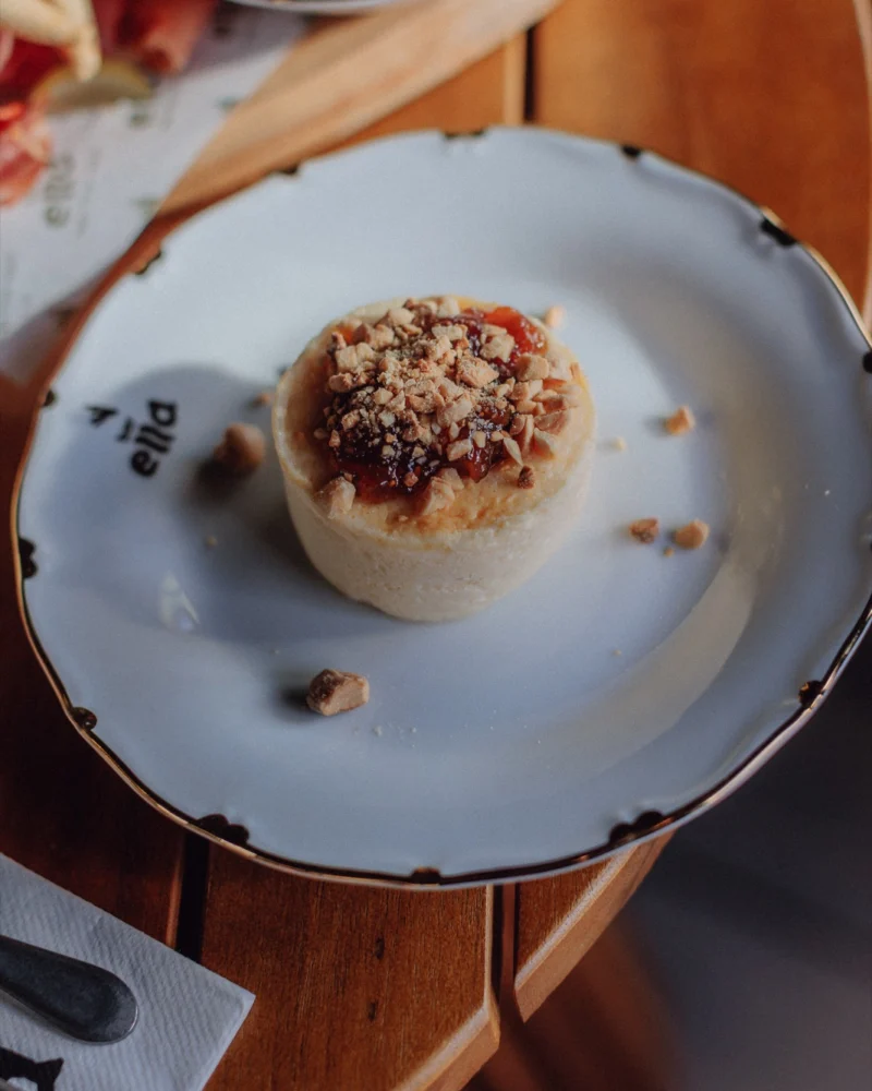 2FOR1 tapasplank met pet-nat bij Bar Ella Noordwijk